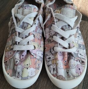 Bob's from Skechers, Dog Party